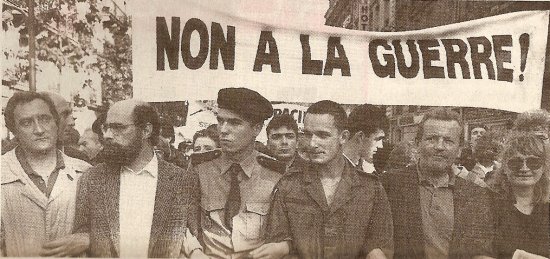 Manifestation contre la guerre du Golfe, Paris, octobre 1990. Denis Langlois, Gilles Perrault.